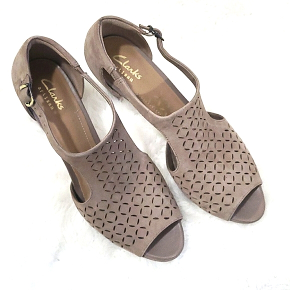 Clarks Shoes - CLARKS TAN ARTISAN SANDALS WITH HEEL